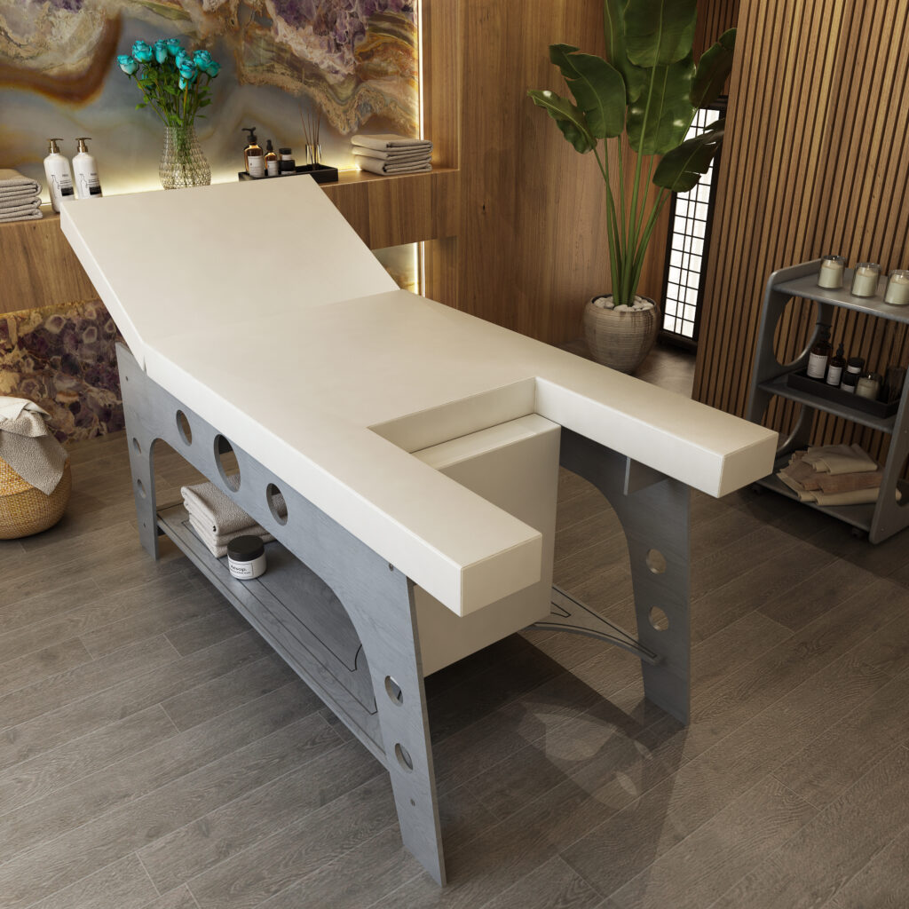 Dettaglio della botola reclinabile sulla pediera del lettino ANTEA per migliorare l’ergonomia del massaggiatore durante il trattamento