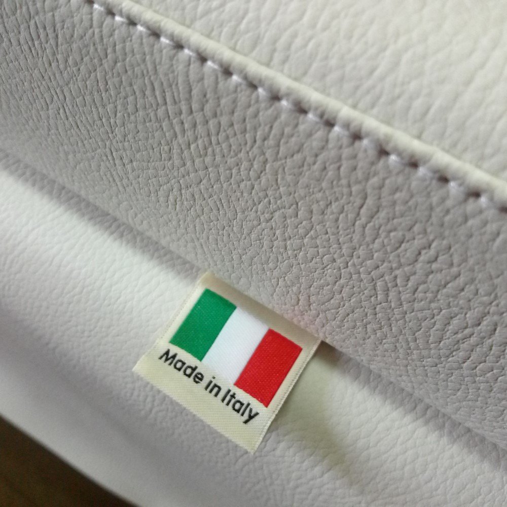 Etichetta Made in Italy presente su tutti i nostri lettini in legno